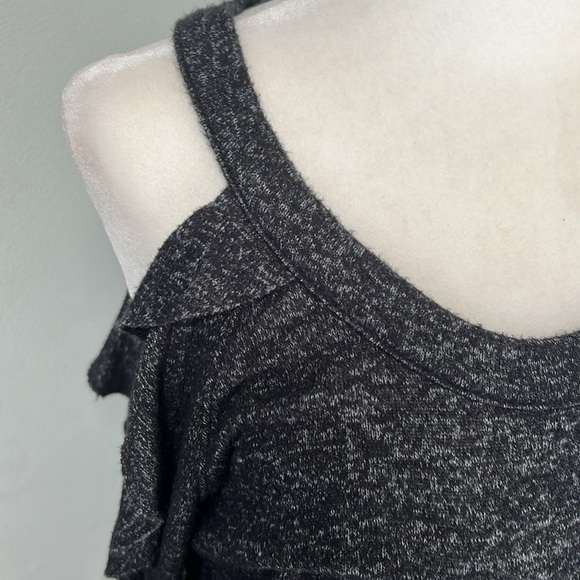 American Eagle Outfitters Cold-Shoulder Long Sleeve Sweater. Size M - Picture 3 of 6